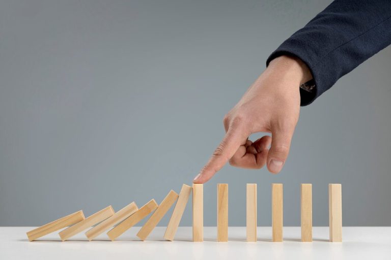 آموزش مجازی آفلاین شناسایی و ارزیابی ریسک در آزمایشگاه‌ها